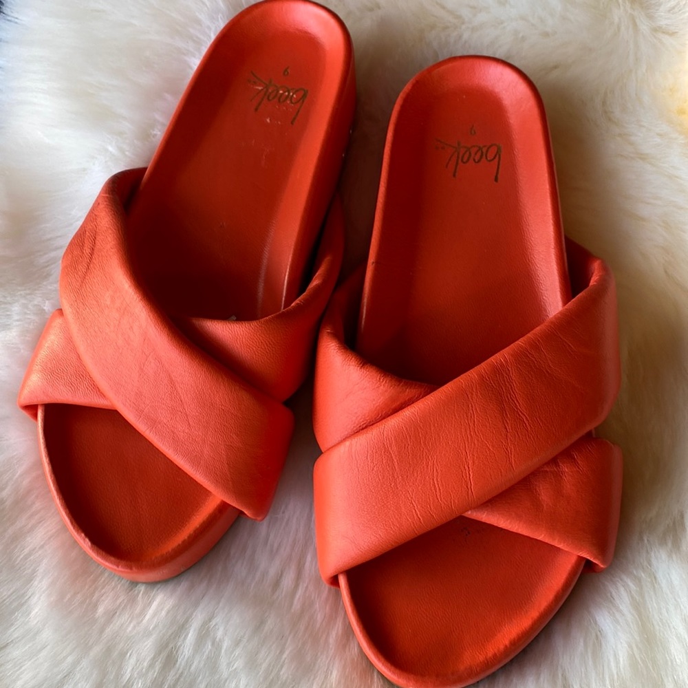 Beek women sandals size9